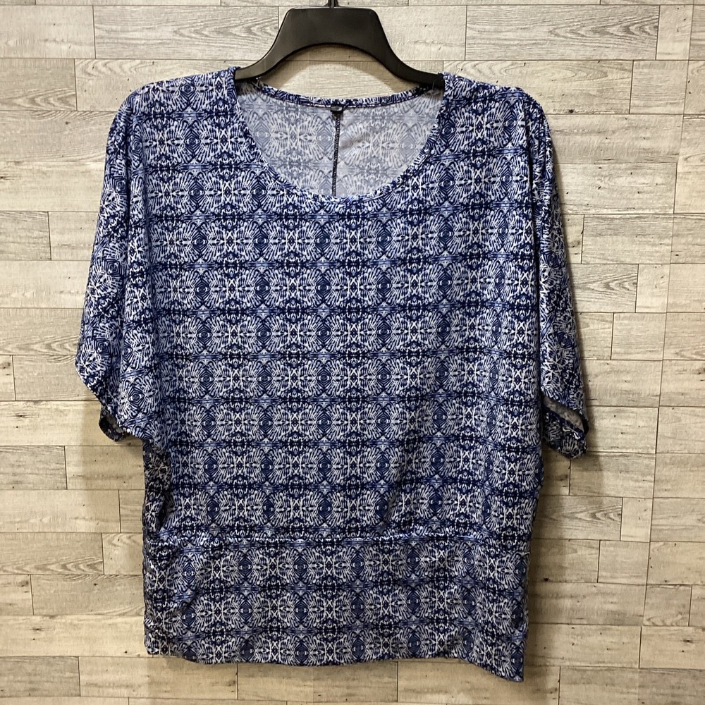 ASHLEY BLUE Women's (Size 2XL) Short Sleeve Shirt Geometric Seam Below Waist